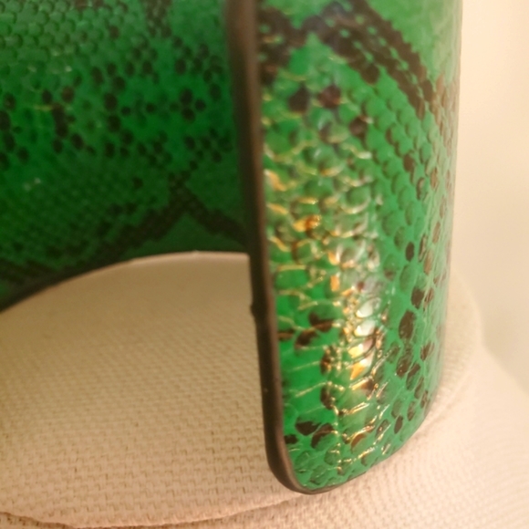 Statement cuff bracelet - Picture 3 of 5